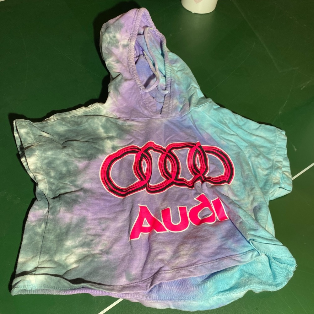 Audi crop top with hood